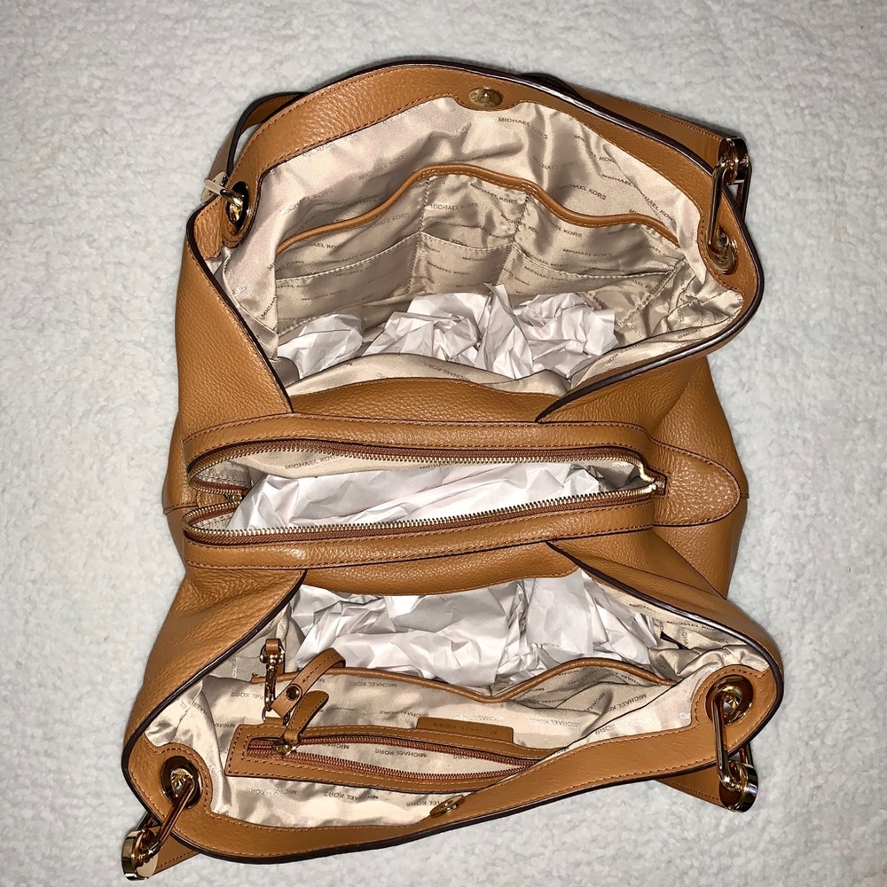 Michael Kors XLG Raven Tote - Picture 7 of 8